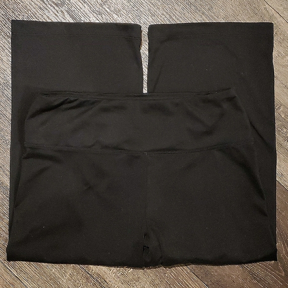Marika tek crop capris Black Medium - Picture 1 of 7